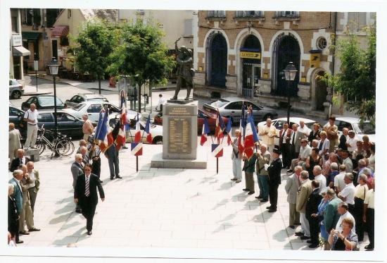 Retrouvailles du 4ème B.C.P à Argenton - sur - Creuse ( Indre ) le 28 juin 2006