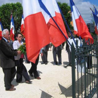 Dépot de gerbe à Pons en 2010