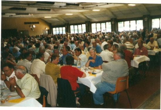 Retrouvailles 10-17ème B.C.P à Ribérac ( Dordogne ) en 2001 avec 560 personnes