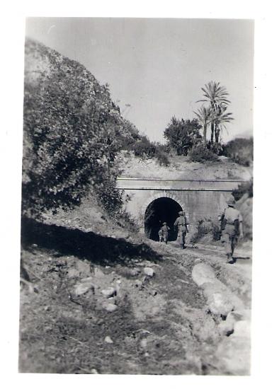 Tunnel qui enjambe l'oued d'El-Kébir direction Didjeli