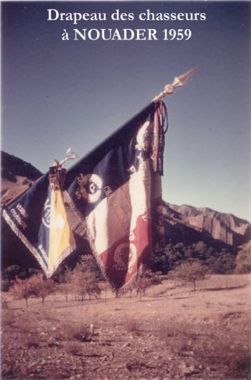 Drapeaux des chasseurs à Nouader